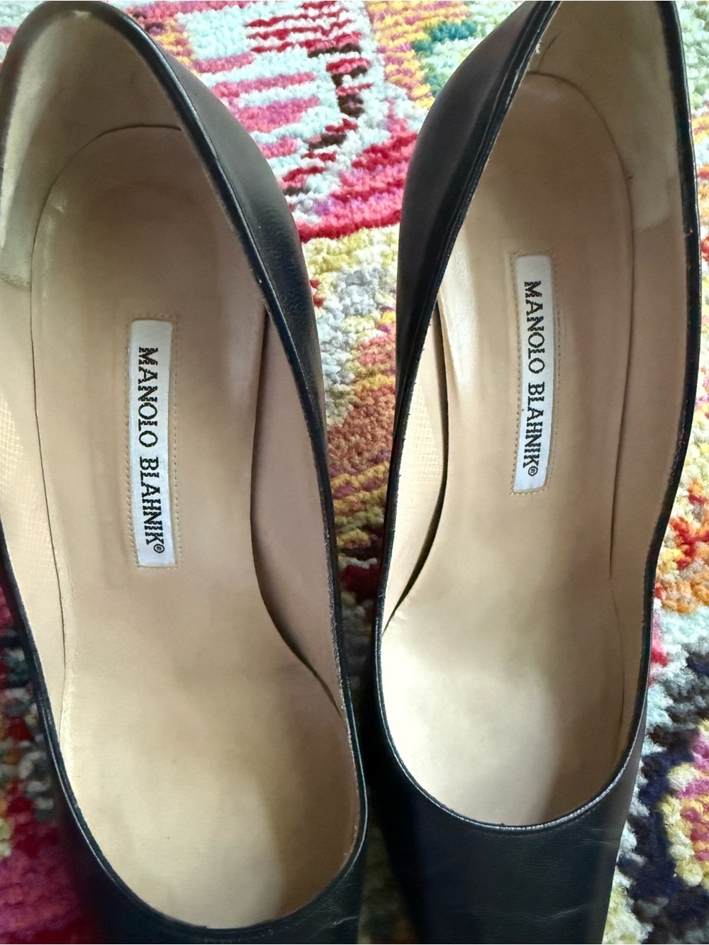 Manolo Blahnik Black Leather Pointed Pumps - Classic Elegant Heel - Picture 3 of 7